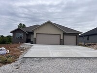 Building Photo - Beautiful, brand-new, 3-bedroom, 2-bath home in Nixa with a 3-car garage.