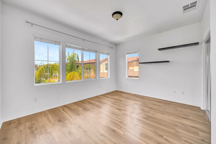 Building Photo - 23904 Calle del Sol Dr