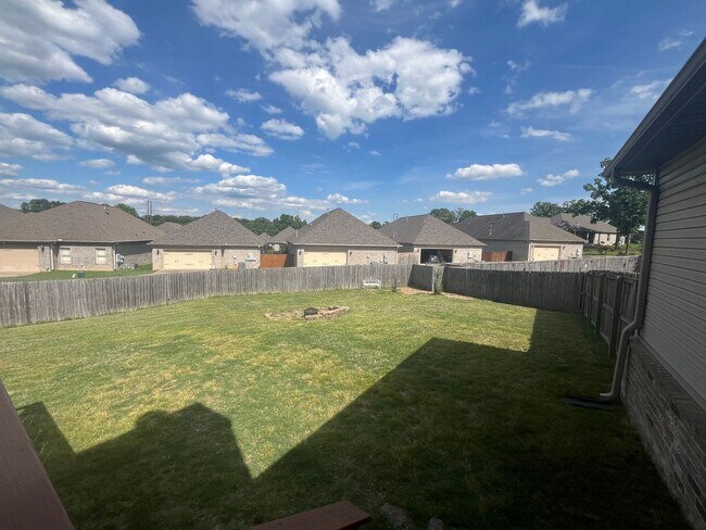 Building Photo - New Listing!