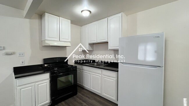 Building Photo - 53rdSt5640