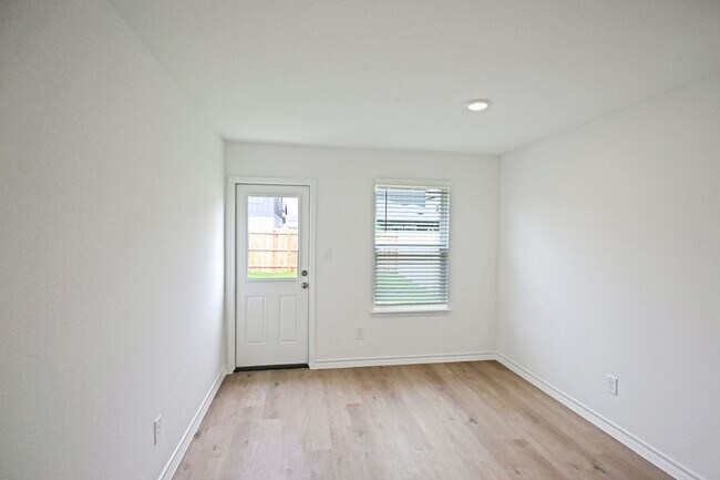 Building Photo - 951 Bluegrass Pt