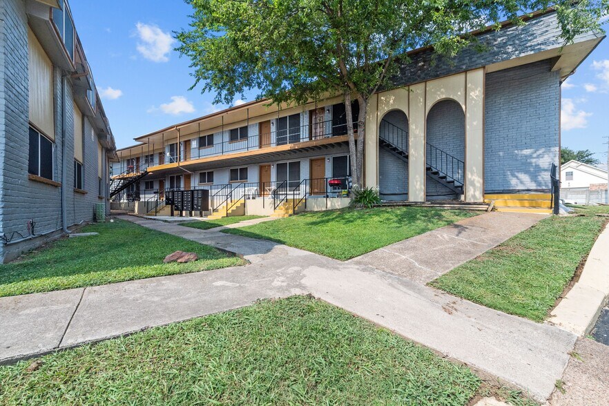 Greenhill Apartments 403 Small Hill Dr Grand Prairie TX 75050