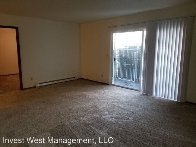 Building Photo - 1701 E Reserve St