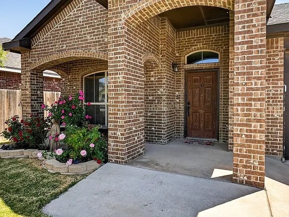 Building Photo - Comfy 3 Bed/2 Bath Midland Home with all appliances, backyard, attached garage, 6 min to grocery ...