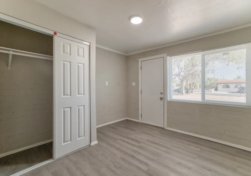 Building Photo - 1005 N Center Ave