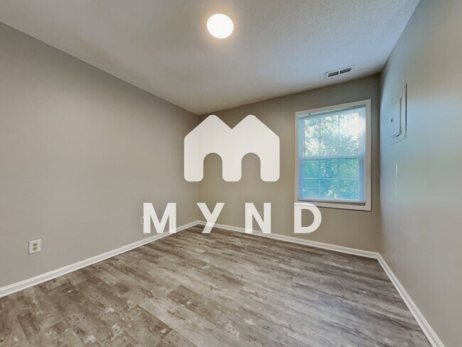 Building Photo - 1600 Poole Rd Unit G