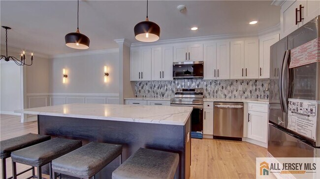 Building Photo - 16A Alexander Hamilton Ct