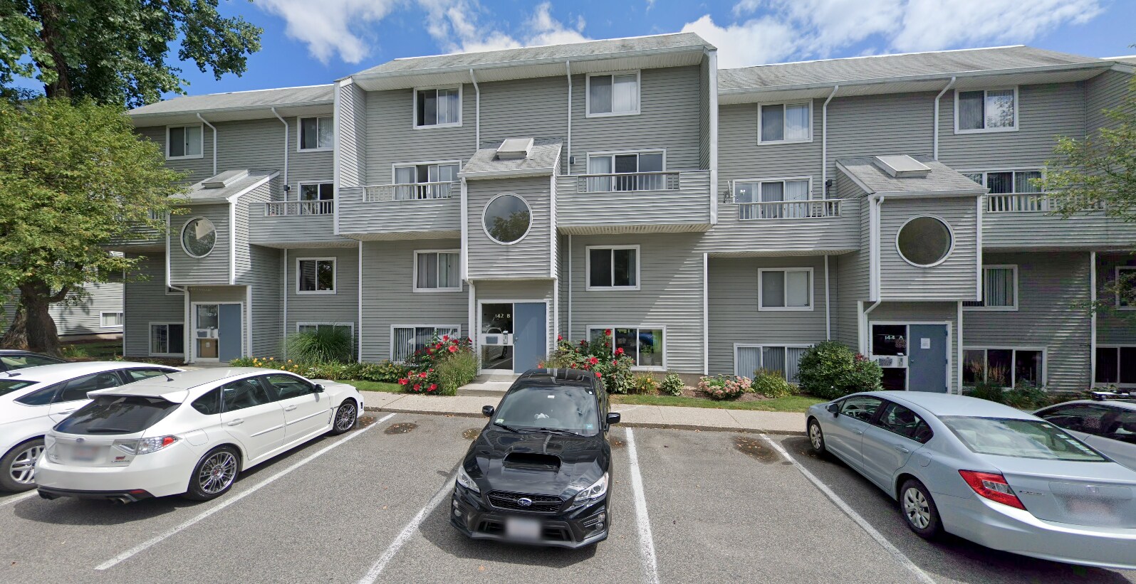 Building Photo - 142 North Beacon St
