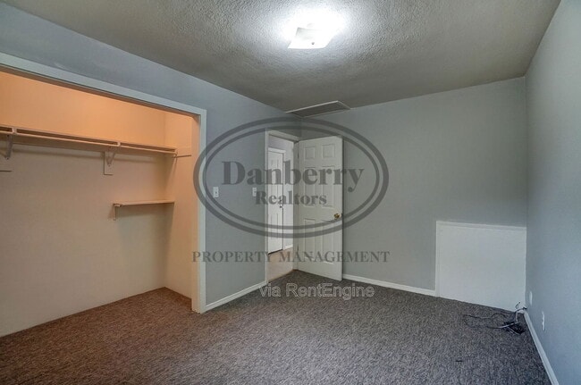 Building Photo - 1017 Searles Rd