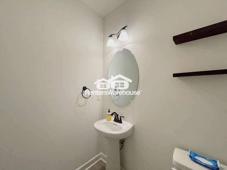 Building Photo - 1005 Opal St