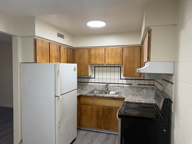 Building Photo - 2 Bedroom 1 Bath In Central Las Vegas