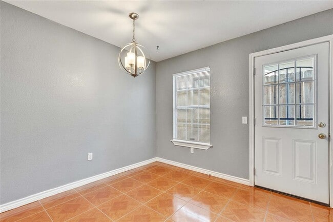 Building Photo - 1708 Lovingood Dr