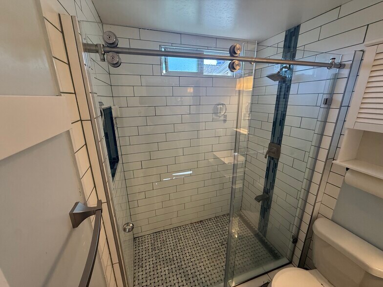 Building Photo - 396 N Mentor Ave