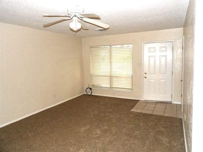 Building Photo - 3903 SE Camden Way