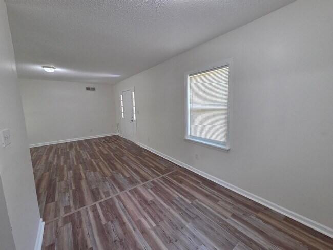 Building Photo - 1495 Alta Vista Ave