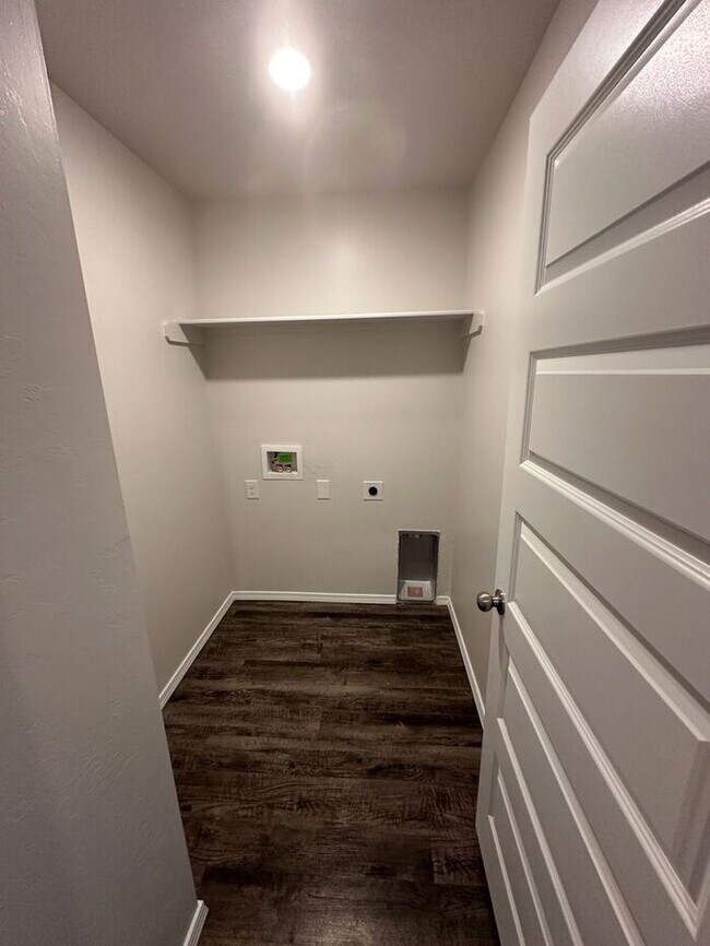 Building Photo - Now Available — Your Spacious 4 Bed, 2 Bath Home in Robertson’s Landing Awaits!
