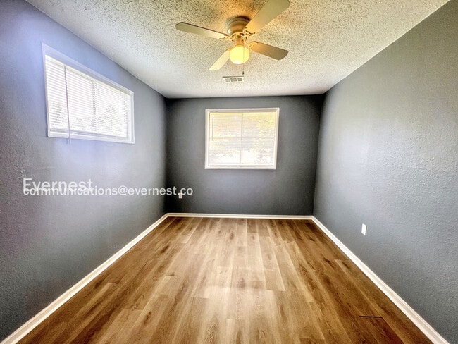 Building Photo - 41 Hiland Pl