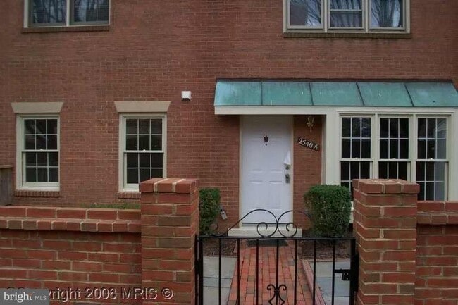 Building Photo - 2540 Fairfax Dr