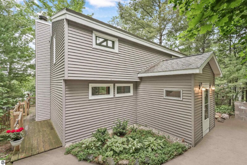 Building Photo - 542 Island View Dr