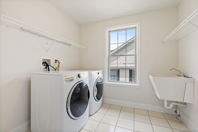 Building Photo - 19 Dennis Ln