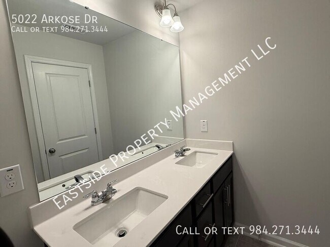 Building Photo - 5022 Arkose Dr