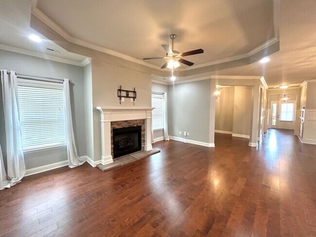 Building Photo - $250 off-MOVE IN SPECIAL!!