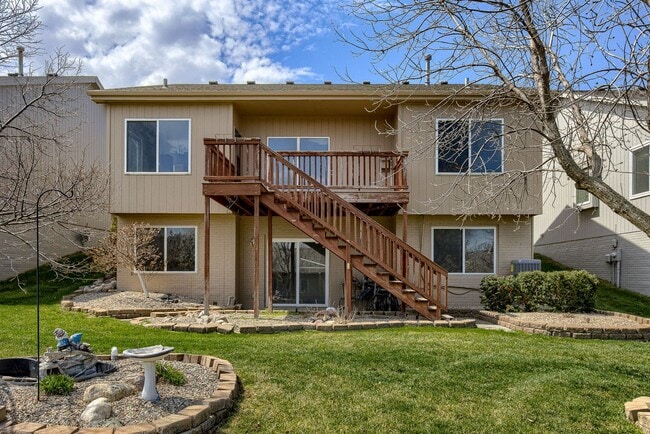 Building Photo - Spacious 3 Bedroom Gem In Southwest Omaha!!