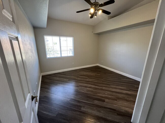 Building Photo - UPGRADED 2BEDROOM, 2BATHROOM HOME