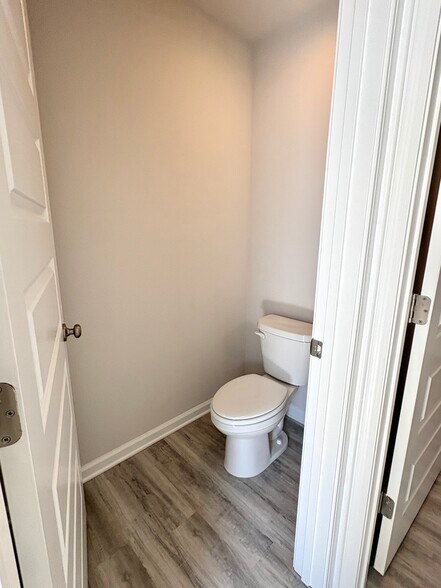 Building Photo - 293 Cades Ct