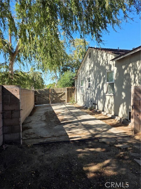 Building Photo - 808 N 10th Ave