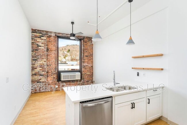 Building Photo - 1831 W Michigan St