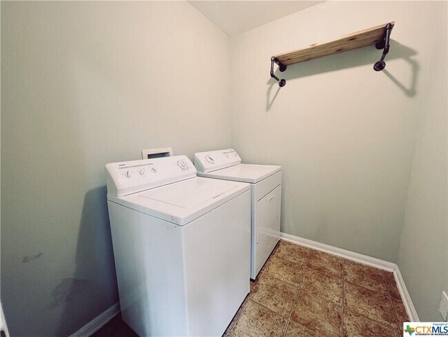 Building Photo - 7720 Honeysuckle