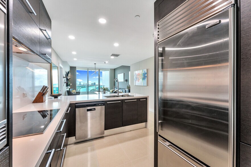 Building Photo - 900 Biscayne Blvd
