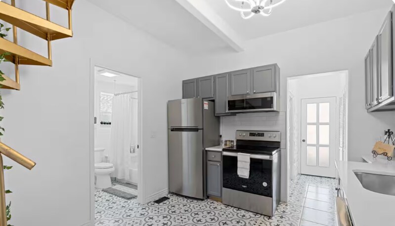 Building Photo - 772 W 300 N