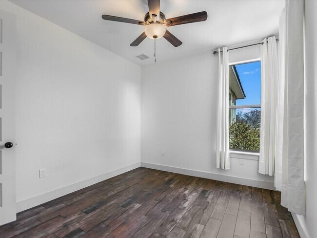 Building Photo - 319 Parallel Cir