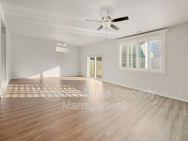 Building Photo - 2337 E Danzee Dr