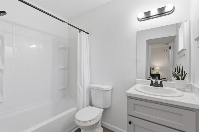 Building Photo - 1322 California St