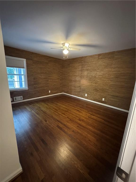 Building Photo - 304 Colewood Way NW