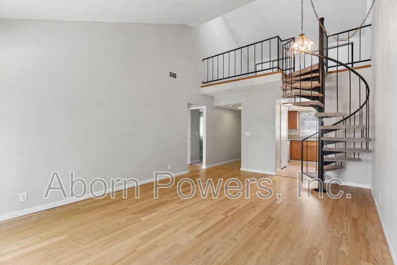 Building Photo - 3180 Country Club Dr