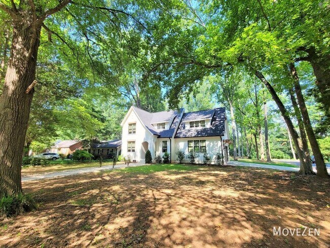 Building Photo - 1265 Pinecrest Ave