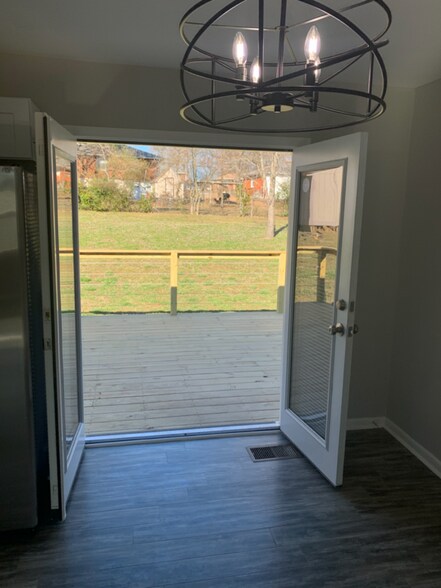 Building Photo - 317 Bonnaridge Dr