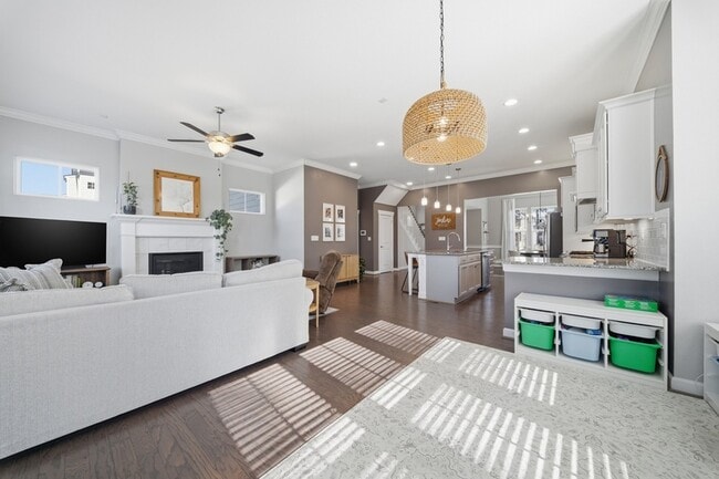 Building Photo - 1824 Hazelwood Rd