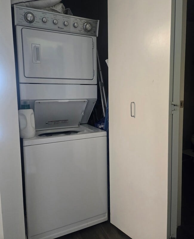 Building Photo - 1743 N Leavitt St