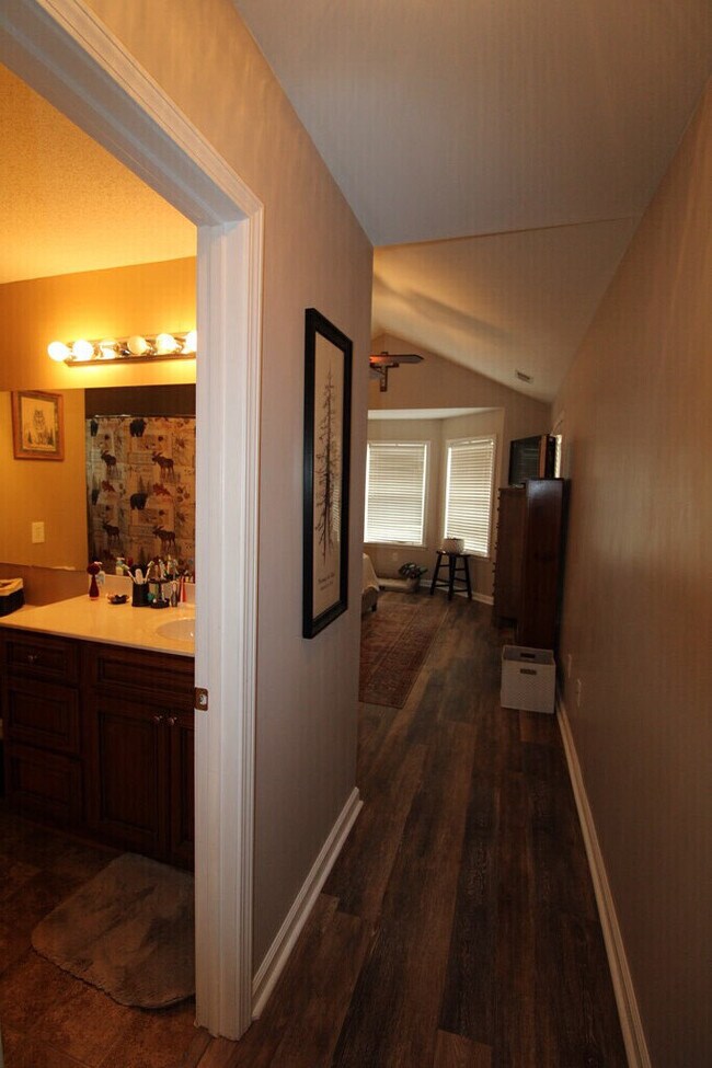 Building Photo - 1425 Mayfield Dr