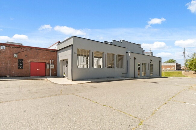 Building Photo - 350 Main St