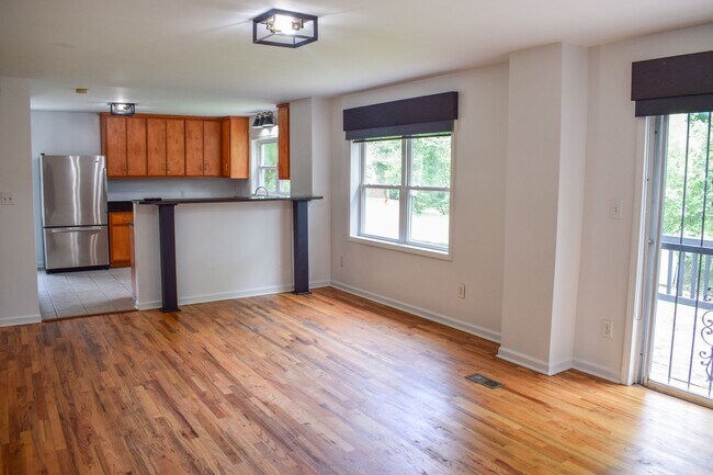 Building Photo - 1610 E 27th Ave