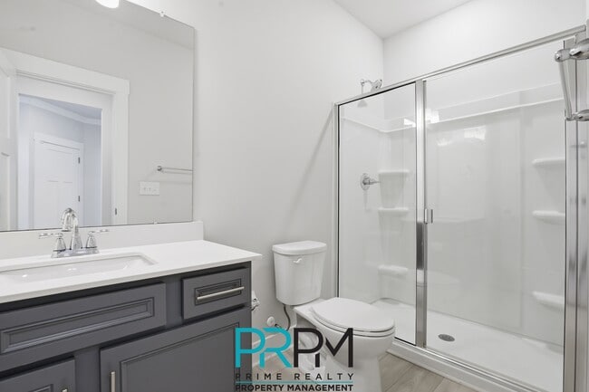 Building Photo - 2 Thornfield Dr