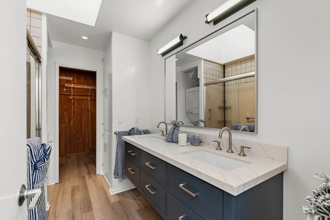 Building Photo - 1251 Devon Ln