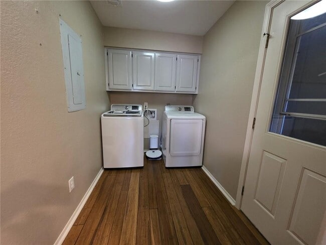 Building Photo - 29 Dunedin Dr