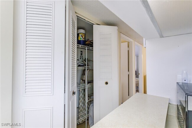 Building Photo - 9540 Green Cypress Ln